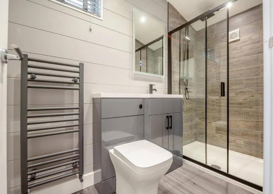 V28 - The Lookout With Hot Tub Villa Bangor  Buitenkant foto